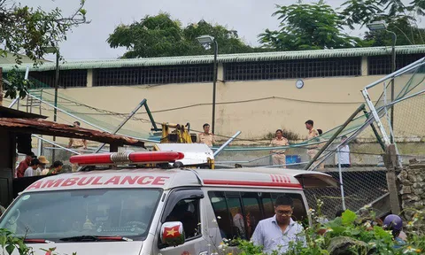 Sập bờ kè cạnh sân thể thao của phòng CSGT, một người tử vong